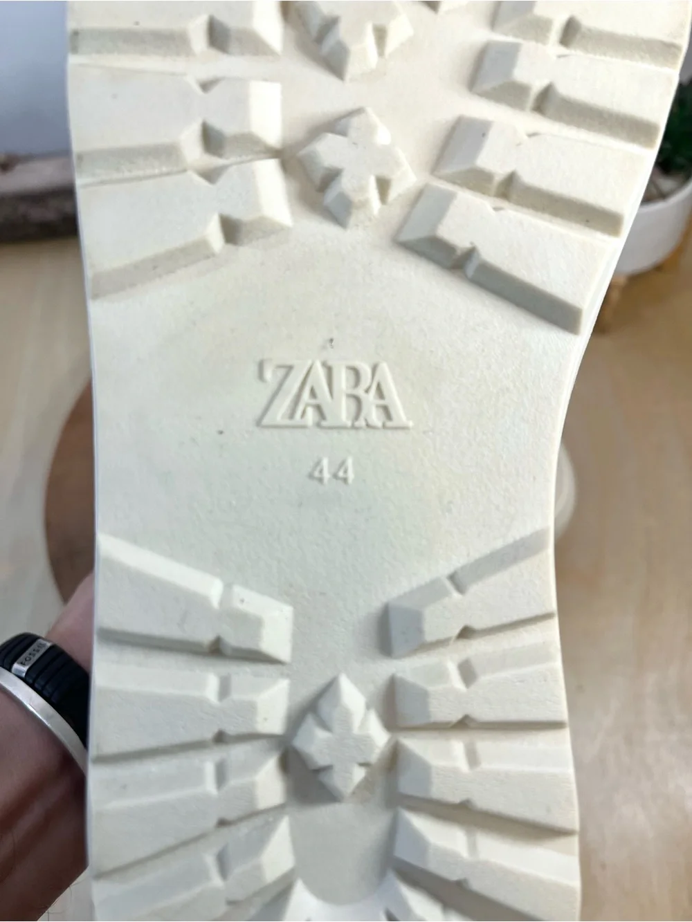 Zara modern statement